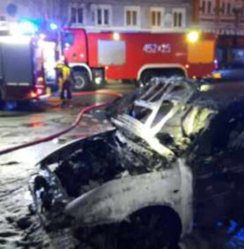 Lubsko: Nocny pożar samochodu w centrum miasta Pożar samochodu w Lubsku