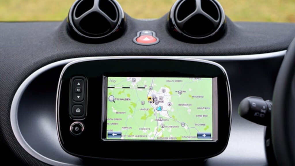 Czym różni się lokalizator GPS od systemu GPS?
