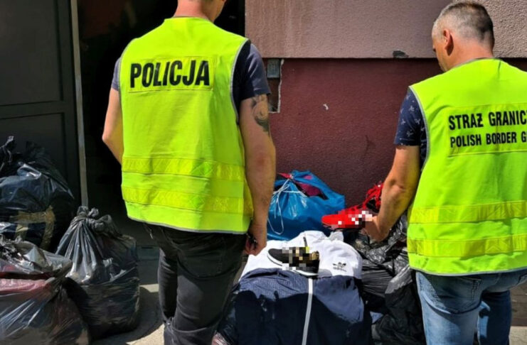 Podróbki na bazarze w Łęknicy