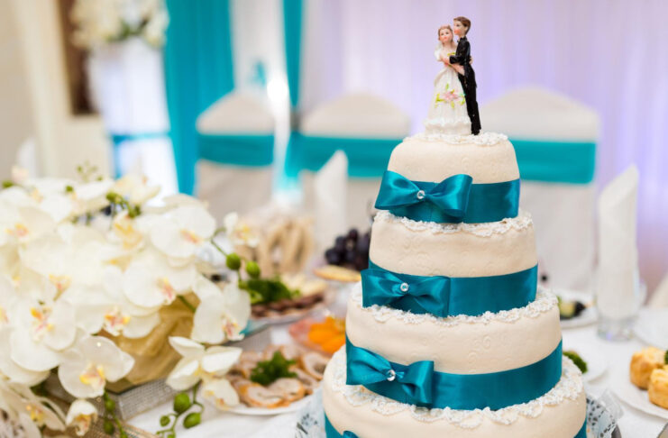 Jak wybrać topper na tort ślubny? Poznaj nasze podpowiedzi! Tort ślubny