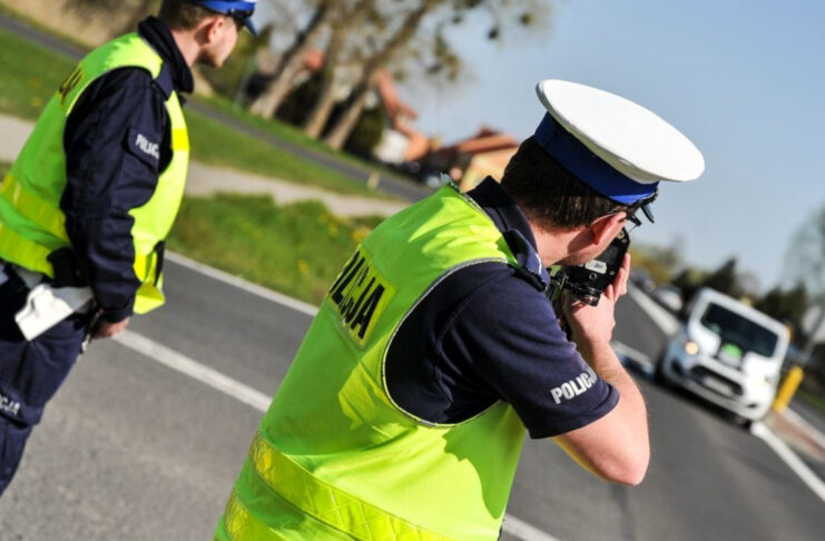 Kontrole prędkości w Nowej Soli. Zatrzymane prawo jazdy i 4-cyfrowe mandaty za prędkość Kontrole prędkości