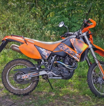 Pijany ojciec wiózł dziecko motocyklem – bez kasków, bez uprawnień i bez ważnych badań Motocykl, Kross