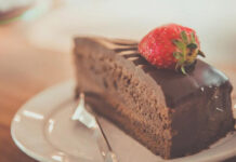 Ciasto czekoladowe z truskawką