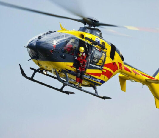 Pierwsze ofiary wody – 2 osoby utonęły, jedna z urazem kręgosłupa trafiła do szpitala Śmigłowiec LPR