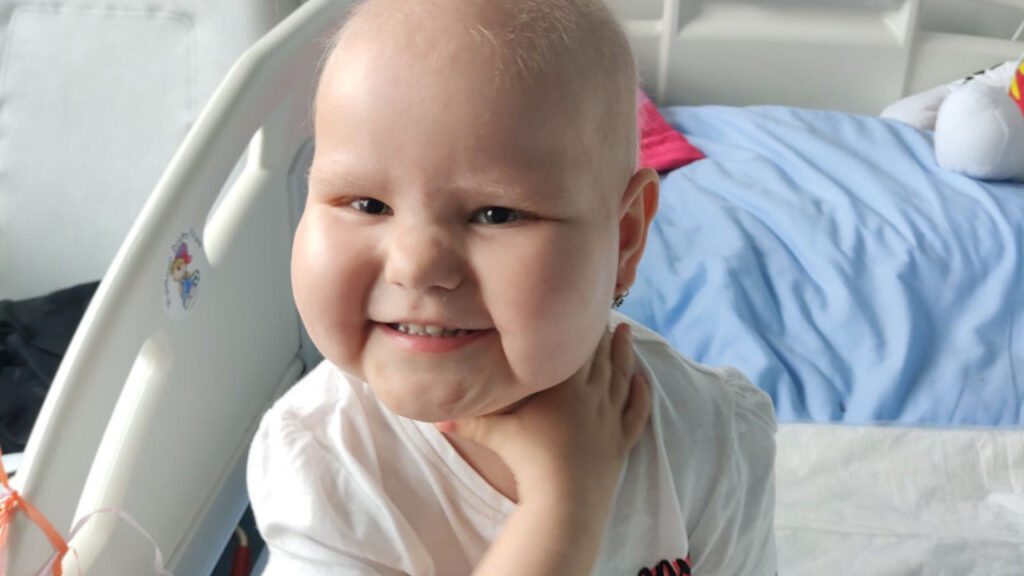 3-letnia Lena Nowak z Żar zmaga się z ostrą białaczką limfoblastyczną. Marzeniem dziewczynki jest basen ogrodowy