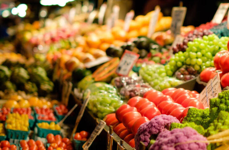 MF: Przedłużenie „zerowej” stawki VAT na żywność z podpisem minister finansów Żywność w sklepie