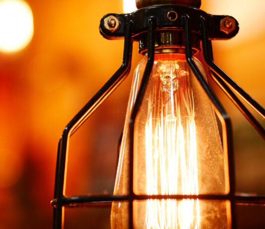 Co wyróżnia dobry sklep z oświetleniem? Podpowiadamy