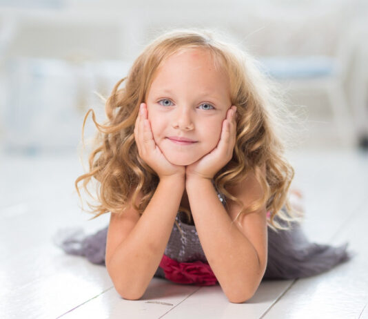 Jakie podkolanówki warto wybrać dla dziewczynki?