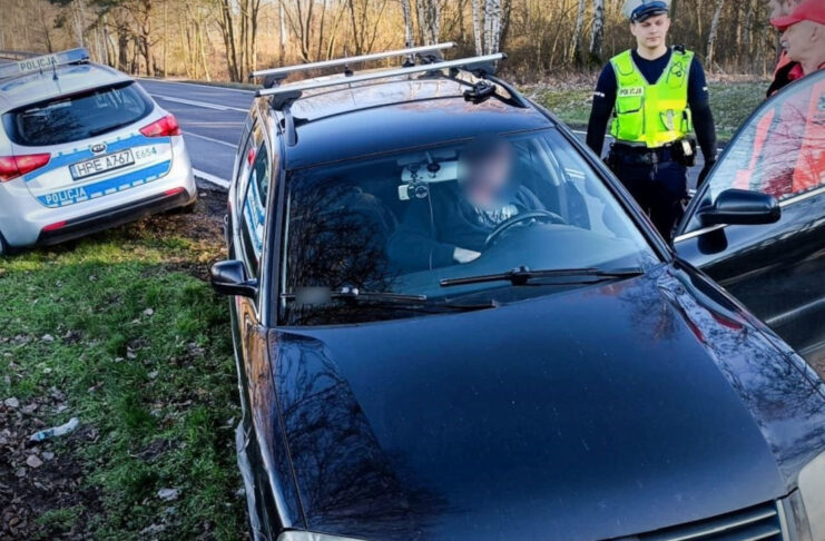 Dostali wezwanie do pijanego kierowcy. Okazało się, że mężczyzna miał atak hipoglikemii w czasie jazdy