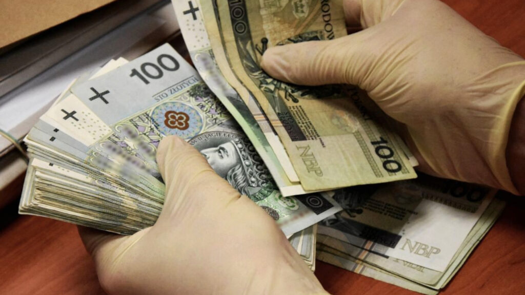 Straciła 4,5 tysiąca złotych po telefonie oszusta podającego się pod pracownika banku