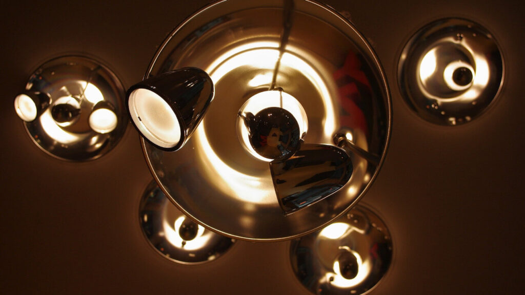 Nowoczesne lampy sufitowe – poznaj 3 powody, dla których warto je wybrać!