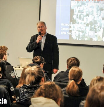 Seminarium edukacyjne z uczniami klas mundurowych o Zbrodni Katyńskiej i Policji