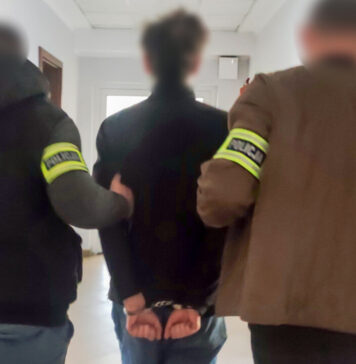 Kryminalni zatrzymali mężczyznę, który oszukał 89-latka na ponad 40 tys. zł - przekonał go, że listonosz przynosił fałszywe pieniądze