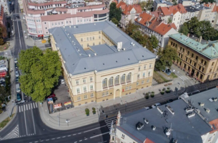 Legnica: W piątek koniec roku szkolnego dla 1124 uczniów klas maturalnych