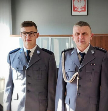 Ale urlop! Ojciec i syn – policjanci, schwytali poszukiwanego listem gończym mężczyznę Aspirant sztabowy Andrzej Stróżyk oraz jego syn posterunkowy Mateusz Stróżyk