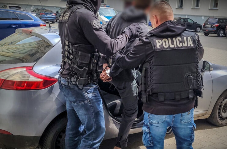 Jeep skradziony w Nowogrodzie Bobrzańskim odnalazł się w Sulechowie – dzięki czujności mieszkańca Jeep skradziony w Nowogrodzie Bobrzańskim odnalazł się w Sulechowie - dzięki czujności mieszkańca
