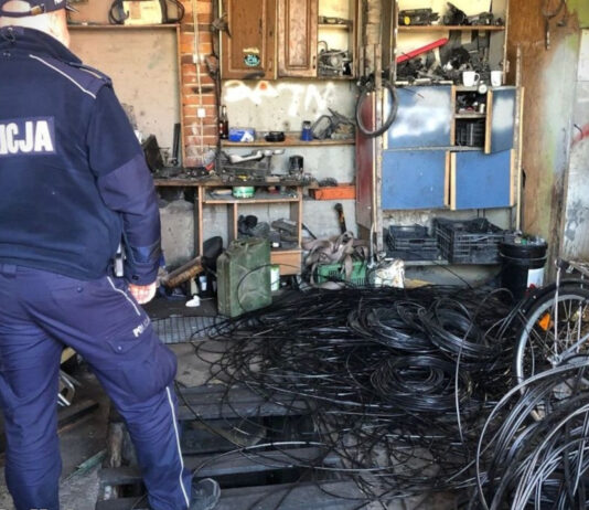 Cztery osoby zatrzymane za kradzież kabla telekomunikacyjnego kradzież kabla telekomunikacyjnego