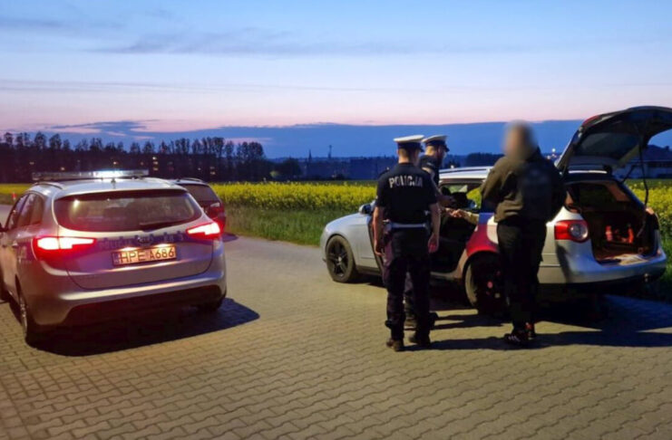 19-latek woził kolegów w bagażniku. Miało być fajnie a skończy się w sądzie