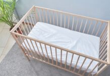 Zobacz, jak wybrać odpowiednie łóżeczko dla niemowlaka
