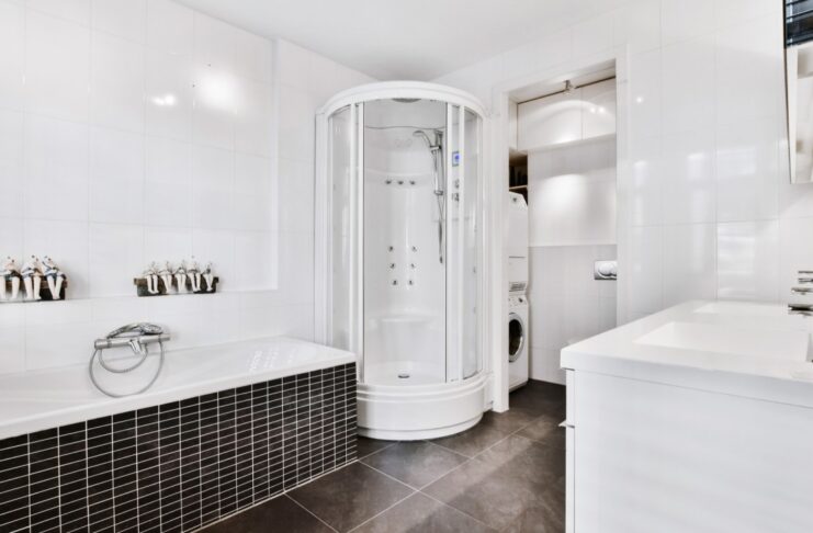 Wolnostojąca kabina prysznicowa – dlaczego warto ją wybrać? Poznaj jej 3 najważniejsze zalety Wolnostojąca kabina prysznicowa – dlaczego warto ją wybrać? Poznaj jej 3 najważniejsze zalety