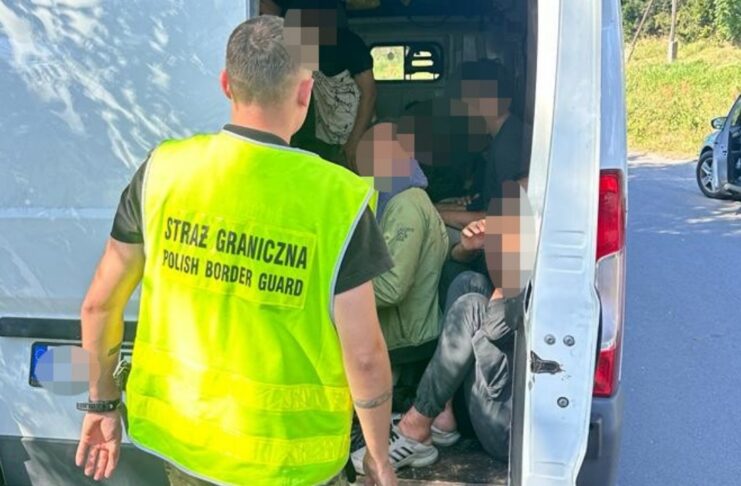 Pościg za kurierem z 37 migrantami na pace [wideo]