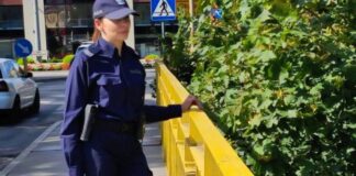 Żagań: Kobieta chciała skoczyć z mostu. Uratowali ją przechodnie i policjantka