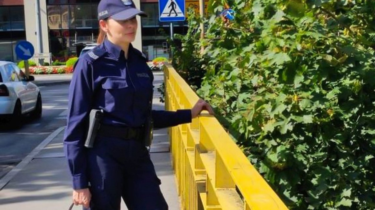 Żagań: Kobieta chciała skoczyć z mostu. Uratowali ją przechodnie i policjantka