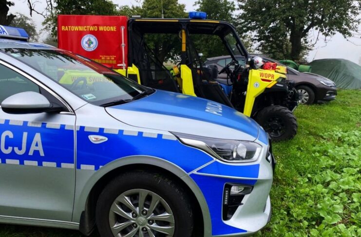 Poszukiwania 85-latka. Wychłodzonego po nocy spędzonej w lesie seniora, odnaleziono kilka kilometrów od domu