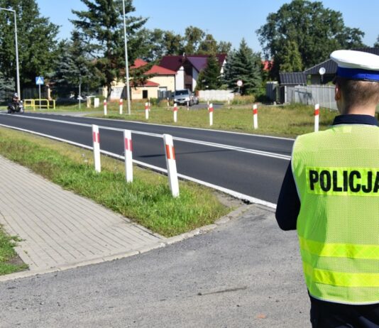 pomiar prędkości, policjant, Bobrzany