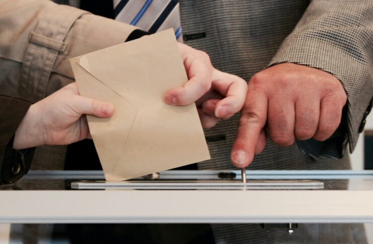 Głosowanie, urna do głosowania