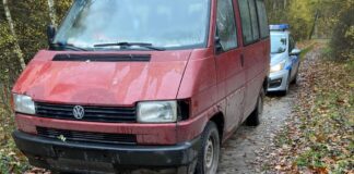 Pijany kierowca w busie bez tablic zatrzymany w Czetowicach, w aucie brakowało więcej elementów