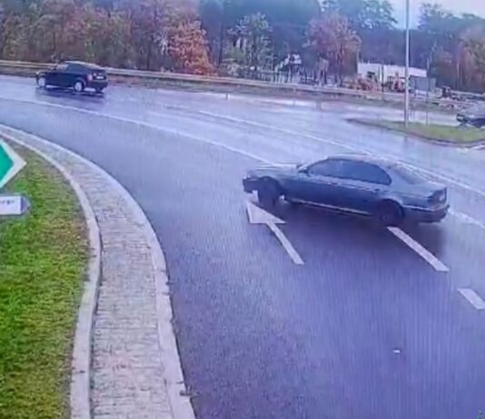 19-latek driftował BMW w centrum miasta. Wszystko nagrał monitoring 19-latek driftował BMW w centrum miasta. Wszystko nagrał monitoring