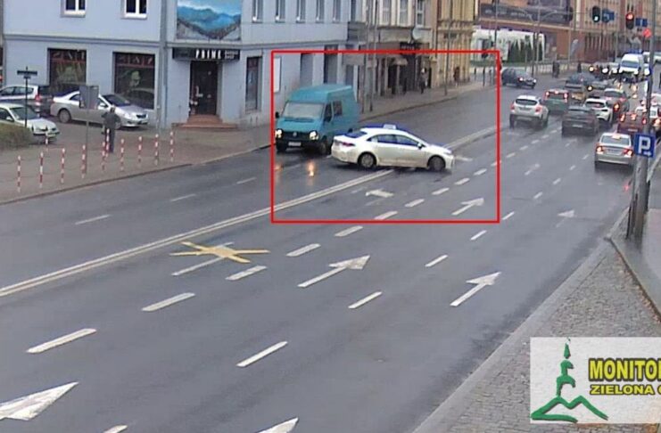 Monitoring zarejestrował wykroczenia kierowcy taksówki na aplikację. Policja zapowiada kontrole Monitoring zarejestrował wykroczenia kierowcy taksówki na aplikację. Policja zapowiada kontrole
