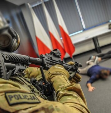 Szturm kontrterrorytów w Lubuskim Urzędzie Wojewódzkim. Napastnik wziął zakładników