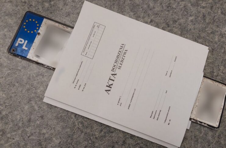 Za tablice rejestracyjne innego pojazdu można dostać 5 lat