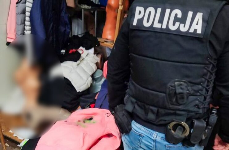 Podrabiana odzież na bazarze w Łęknicy