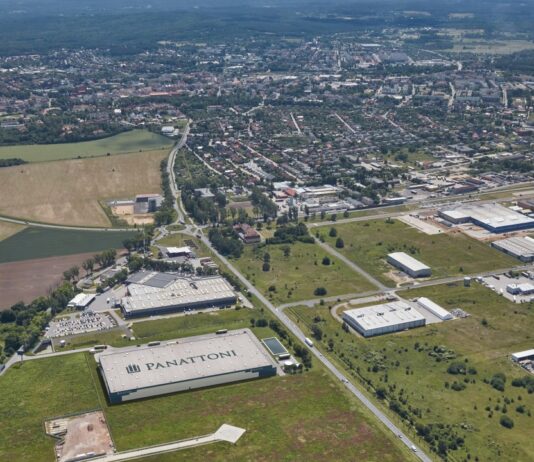 Żary: Obiekt produkcyjno-logistyczny dla Vita Group już otwarty. Deweloper już planuje rozbudowę Panattoni Park Żary Panattoni Park Żary. Obiekt produkcyjno-logistyczny dla Vita Group już otwarty