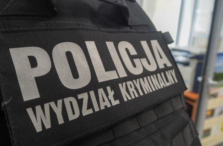 Policyjna kamizelka z napisem wydział kryminalny