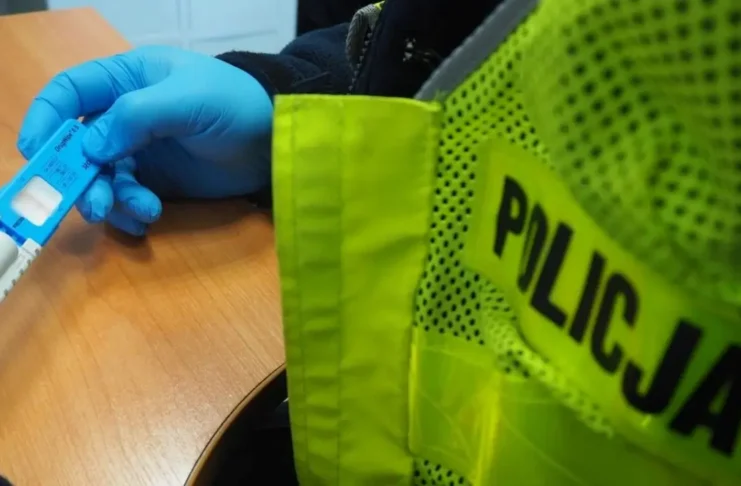 Narkotyki w samochodzie. Kierowca pod ich wpływem zatrzymany Test narkotykowy