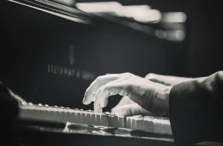 XXVI Ogólnopolski Turniej Pianistyczny im. Haliny Czerny-Stefańskiej Pianista gra na fortepianie