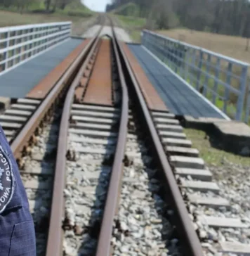 Dramatyczne poszukiwania w Międzyrzeczu. Policjanci uratowali życie desperata Dramatyczne poszukiwania w Międzyrzeczu. Policjanci uratowali życie desperata