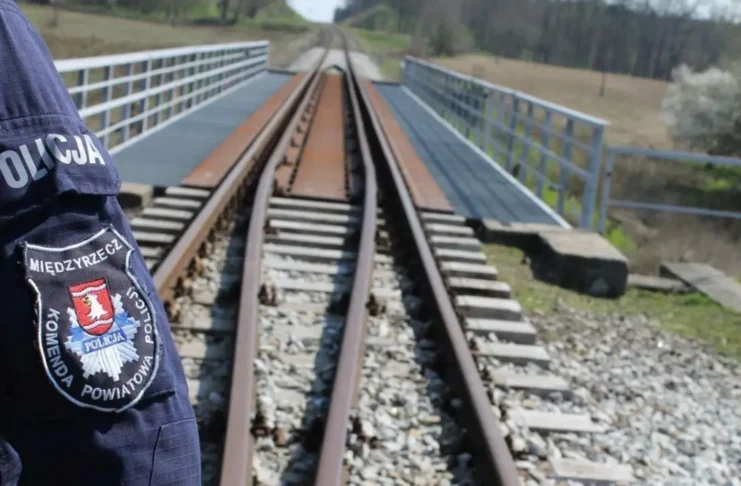 Dramatyczne poszukiwania w Międzyrzeczu. Policjanci uratowali życie desperata Dramatyczne poszukiwania w Międzyrzeczu. Policjanci uratowali życie desperata