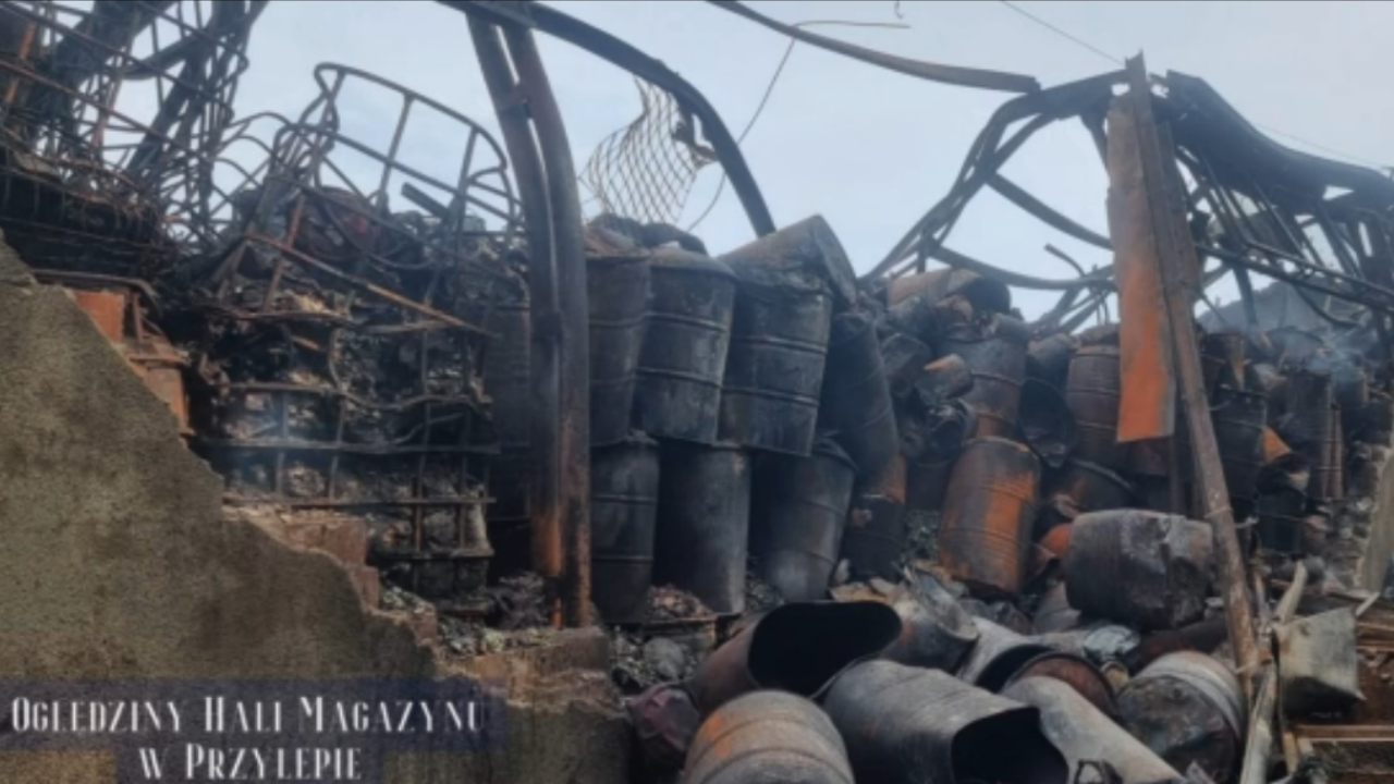 Pożar hali w Przylepie skaził 65 hektarów. "Negatywne skutki mogą ujawnić się nawet po kilku latach"