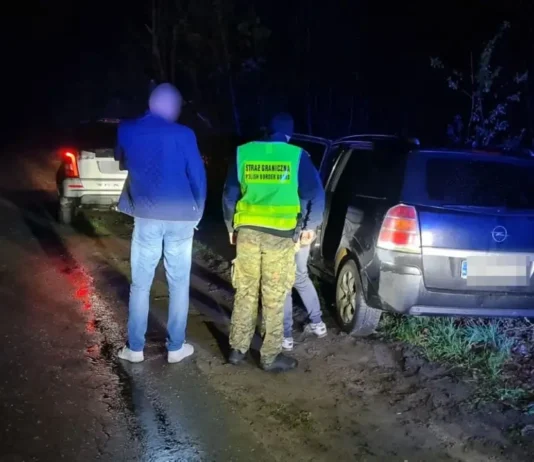 Przemytnicy z migrantami zatrzymani na polsko-niemieckiej granicy Przemytnicy z migrantami zatrzymani na polsko-niemieckiej granicy