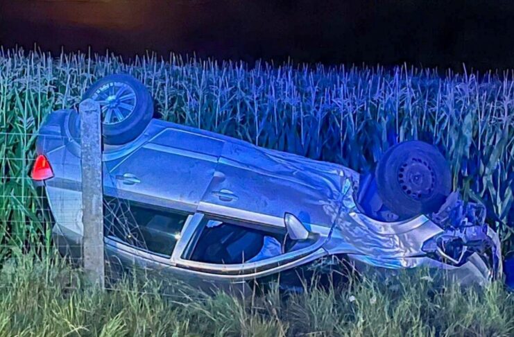Młody kierowca spowodował wypadek po spożyciu alkoholu – auto dachowało Młody kierowca spowodował wypadek po spożyciu alkoholu - auto dachowało