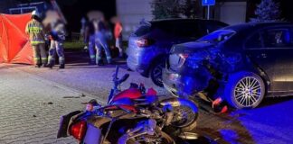 Śmiertelny wypadek na motocyklu. Bracia uderzyli w zaparkowany samochód, obaj nie żyją