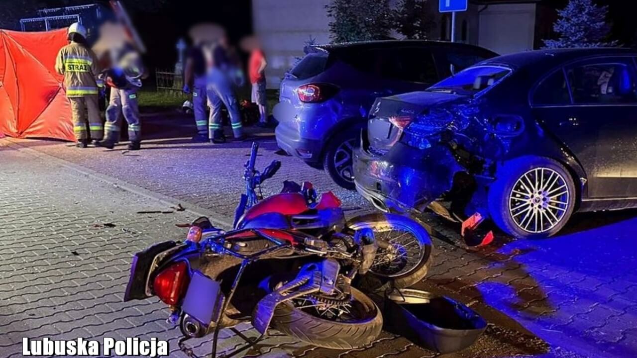 Śmiertelny wypadek na motocyklu. Bracia uderzyli w zaparkowany samochód, obaj nie żyją