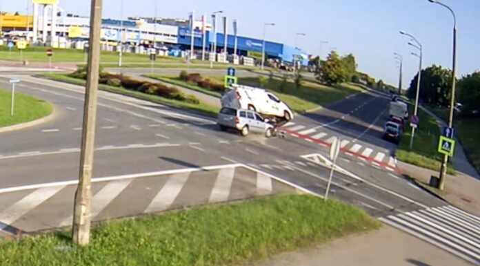 Wypadek na rondzie Górczyńskim w Gorzowie. 33-latek z dwoma promilami uderzył w busa - nawet nie hamował