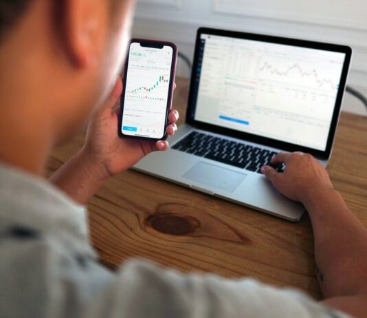 35-latek stracił 15 tysięcy złotych na fikcyjnej inwestycji Inwestowanie, inwestor