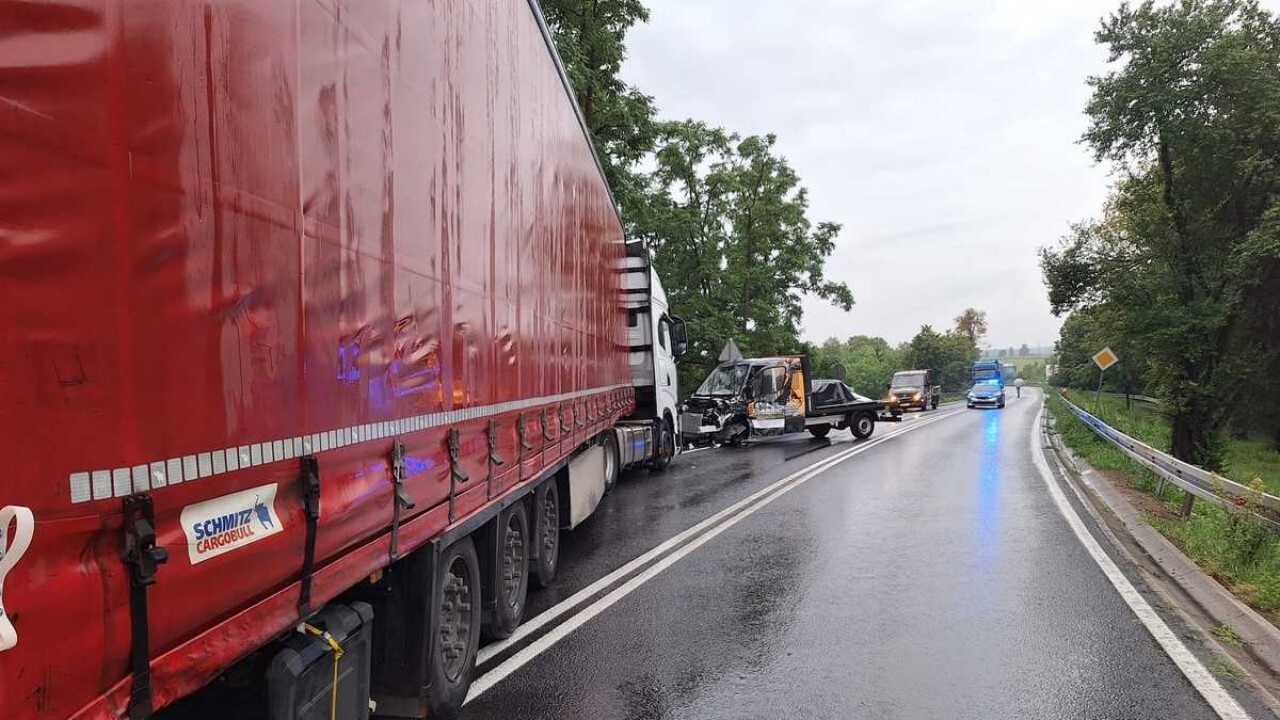 Groźny wypadek we Wschowie. Na krajowej 12 zderzyły się czołowo dwa samochody